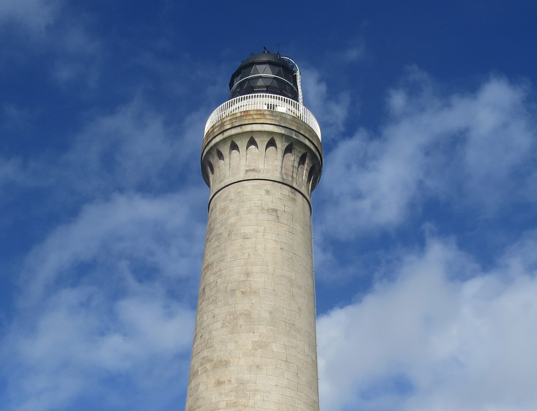 egyptian-motif-on-lighthouse